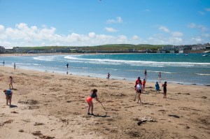 beach play kilkee2
