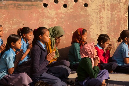 children-praying-at-govt-school