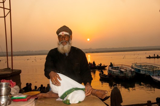holy-man-ganges-sunrise_1