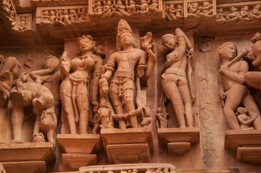 woman-scratches-her-back